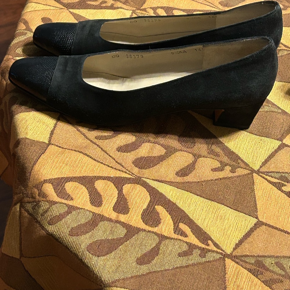 Salvatore Ferragamo Elegant Black Loafers